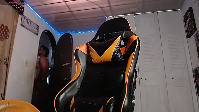 Snapshot of Chrys_harris77 chatting on 11-21-25, 04:27 Chrys harris77 online show from 11-21-25, 04:27