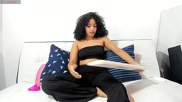 AliciaBlack01 online show from 10-07-25, 12:19