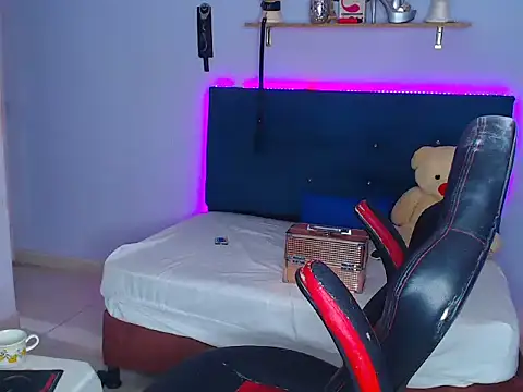 Snapshot of Lunadool chatting on 10-07-25, 03:09 Lunadool online show from 10-07-25, 03:09