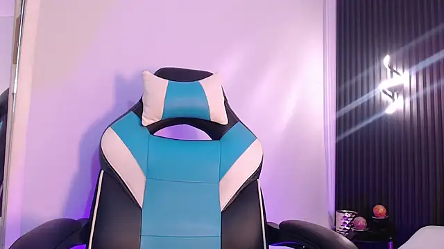 Snapshot of Scarleett_Moon chatting on 11-17-25, 04:07 Scarleett Moon online show from 11-17-25, 04:07