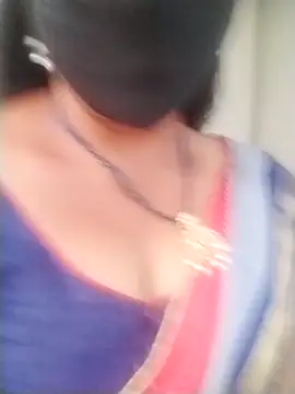 Snapshot of Mahaitha chatting on 10-18-25, 12:17 Mahaitha online show from 10-18-25, 12:17