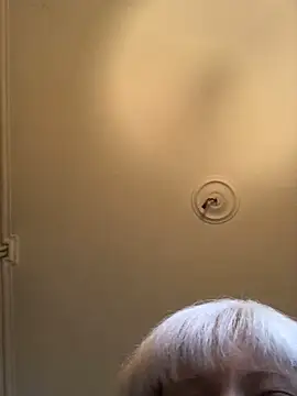 Snapshot of juliaoneandonly chatting on 10-02-25, 10:33 juliaoneandonly online show from 10-02-25, 10:33