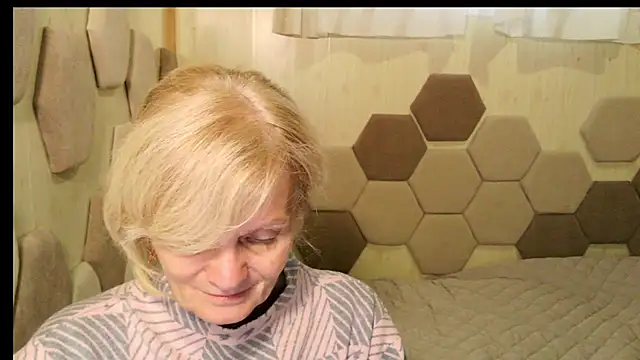 Zoe Steell online show from 10-01-25, 01:50