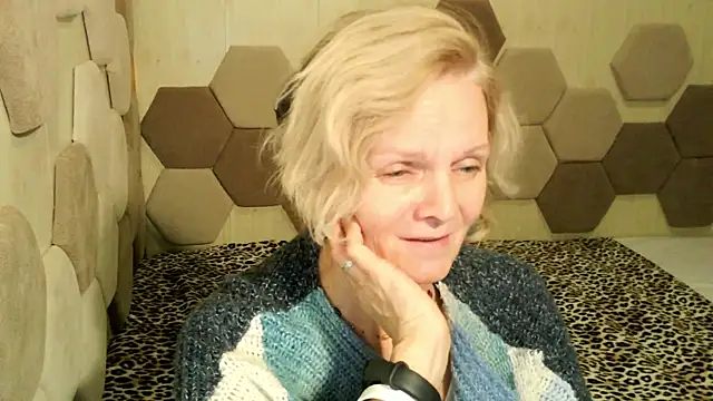 Zoe Steell online show from 10-29-25, 12:07