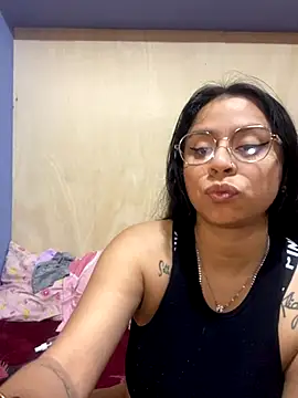 Snapshot of Rouus14 chatting on 09-26-25, 04:49 Rouus14 online show from 09-26-25, 04:49