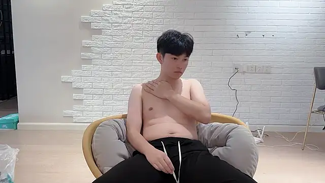 xlong00099 online show from 09-18-25, 06:15