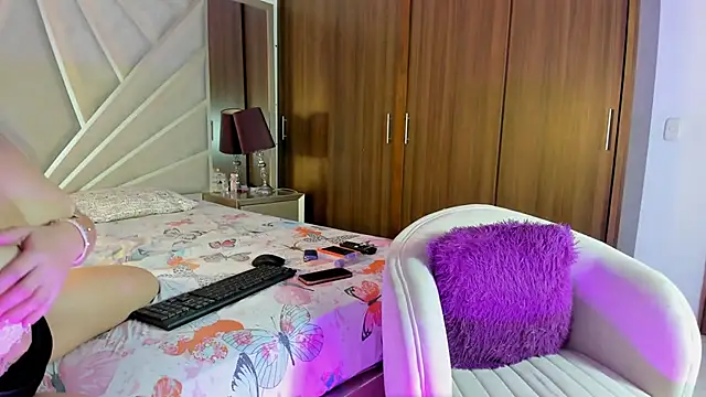 Snapshot of LiaRusselll_ chatting on 09-27-25, 11:54 LiaRusselll online show from 09-27-25, 11:54