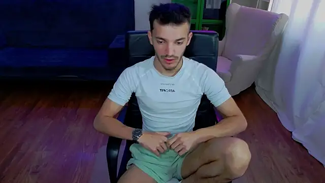 Snapshot of DominicValente chatting on 10-23-25, 10:14 DominicValente online show from 10-23-25, 10:14