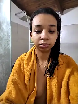 Suzanelee1 online show from 10-28-25, 02:20