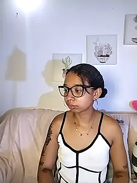 Suzanelee1 online show from 10-30-25, 04:03