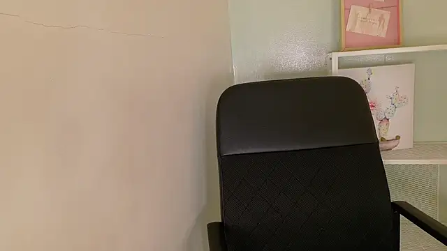 KeendraFox  online show from 10-24-25, 10:22