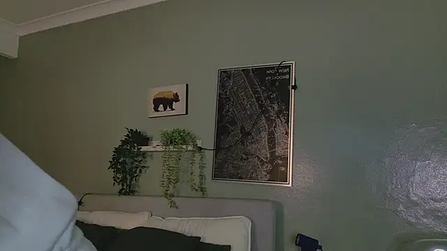 KeendraFox  online show from 10-28-25, 10:19