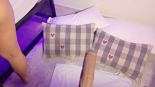 KeendraFox  online show from 11-11-25, 10:37