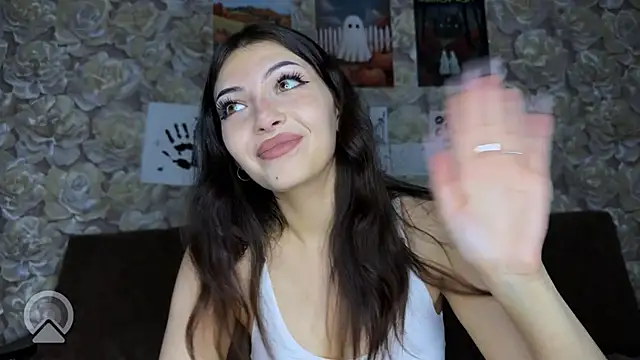 sweeet strawberies online show from 10-29-25, 05:14