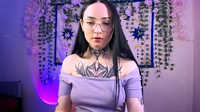 Snapshot of MollyKissy chatting on 04-09-26, 05:51 MollyKissy online show from 04-09-26, 05:51