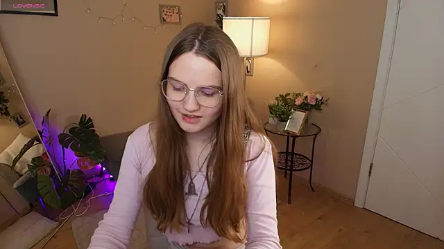 Snapshot of Evii_Stich chatting on 09-22-25, 06:21 Evii Stich online show from 09-22-25, 06:21