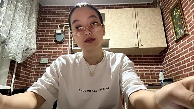 EmmaLeexth online show from 10-02-25, 02:13