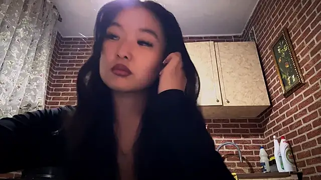 EmmaLeexth online show from 12-14-25, 01:49