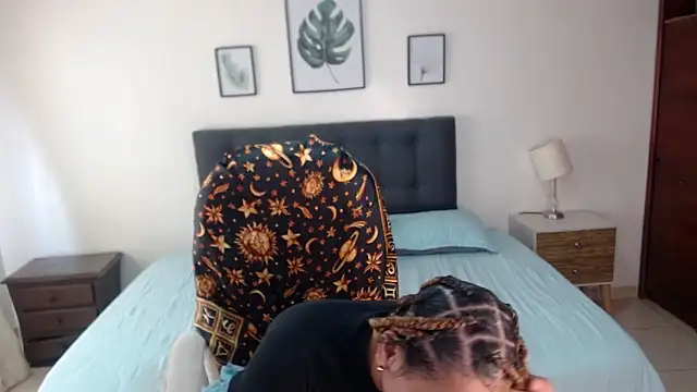 Amber  s online show from 10-27-25, 01:48