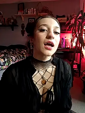 Snapshot of laradoom chatting on 10-29-25, 03:36 laradoom online show from 10-29-25, 03:36