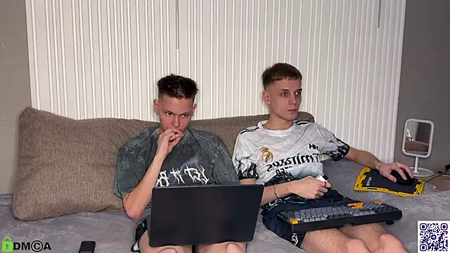 Snapshot of Eaton_ chatting on 10-30-25, 04:30 Eaton online show from 10-30-25, 04:30