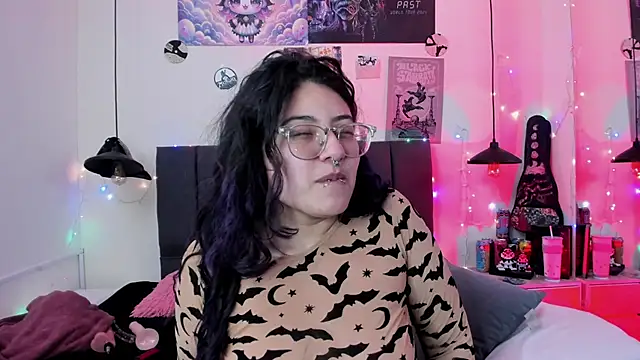 Snapshot of SabrinaV_ chatting on 05-19-26, 11:27 SabrinaV online show from 05-19-26, 11:27