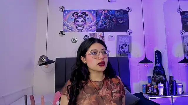 Snapshot of SabrinaV_ chatting on 06-01-26, 11:12 SabrinaV online show from 06-01-26, 11:12