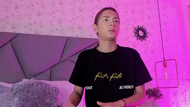 meganandtylerr19 online show from 11-18-25, 11:47