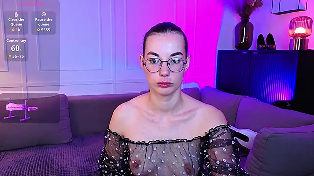 Snapshot of EmmaJakson chatting on 10-14-25, 05:36 EmmaJakson online show from 10-14-25, 05:36