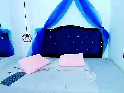 Snapshot of Selenegomezz chatting on 11-14-25, 08:40 Selenegomezz online show from 11-14-25, 08:40