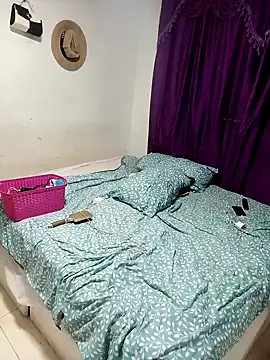 Zimack124 online show from 10-22-25, 05:08