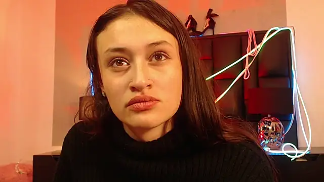 Snapshot of Emily_Swiftt chatting on 10-16-25, 07:31 Emily Swiftt online show from 10-16-25, 07:31