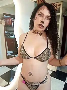 Lina 444 online show from 10-31-25, 10:33