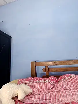 Snapshot of little_onixx chatting on 10-24-25, 01:51 little onixx online show from 10-24-25, 01:51