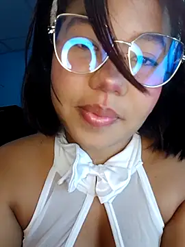 Snapshot of little_onixx chatting on 10-31-25, 12:17 little onixx online show from 10-31-25, 12:17