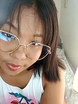 Snapshot of little_onixx chatting on 12-20-25, 01:40 little onixx online show from 12-20-25, 01:40