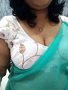 Snapshot of divya-jannu chatting on 10-17-25, 06:10 divya-jannu online show from 10-17-25, 06:10