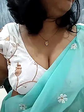 Snapshot of divya-jannu chatting on 10-20-25, 07:03 divya-jannu online show from 10-20-25, 07:03