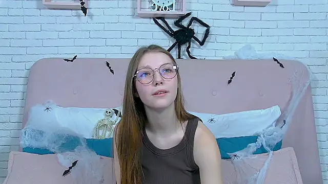 Snapshot of EllenBush chatting on 10-26-25, 06:30 EllenBush online show from 10-26-25, 06:30
