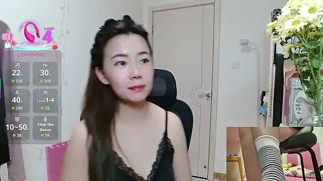 Snapshot of sallycui chatting on 11-26-25, 11:44 sallycui online show from 11-26-25, 11:44