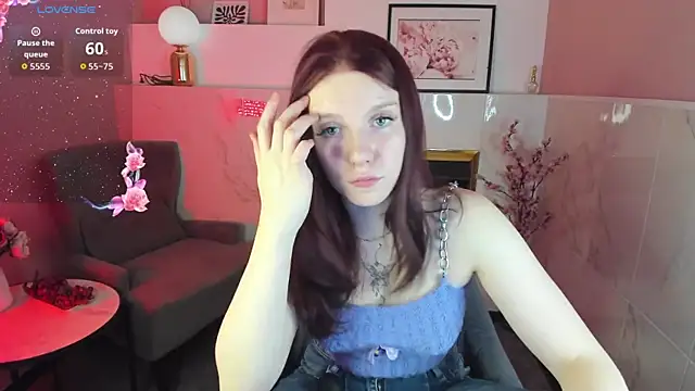 Layla Glam online show from 10-08-25, 01:20