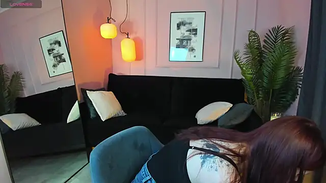 Layla Glam online show from 10-19-25, 01:34