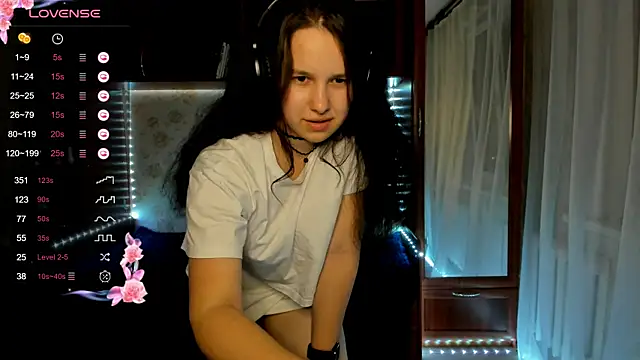 MandaDestiche online show from 10-31-25, 05:47