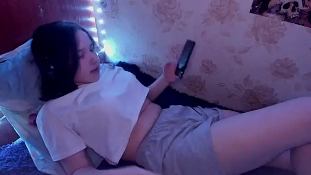 MandaDestiche online show from 11-16-25, 05:18