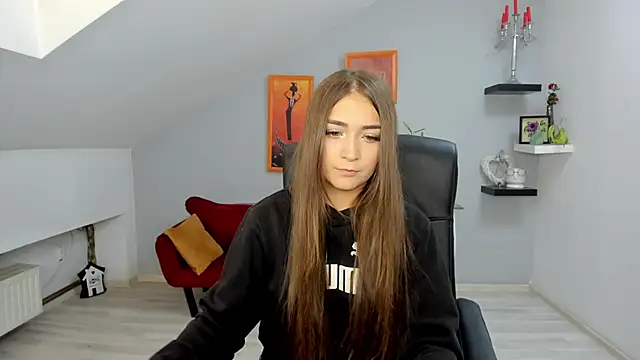 Snapshot of EllaClarke chatting on 10-05-25, 10:57 EllaClarke online show from 10-05-25, 10:57