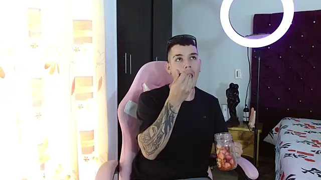 BooyHott  online show from 11-13-25, 06:51