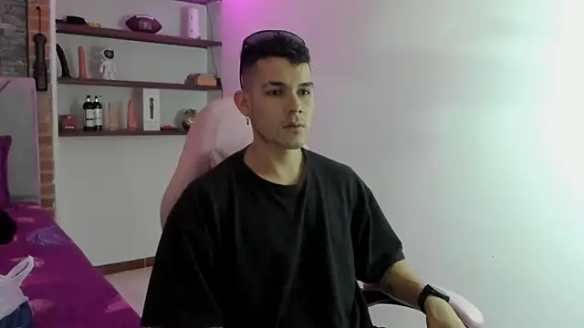 BooyHott  online show from 12-21-25, 07:43