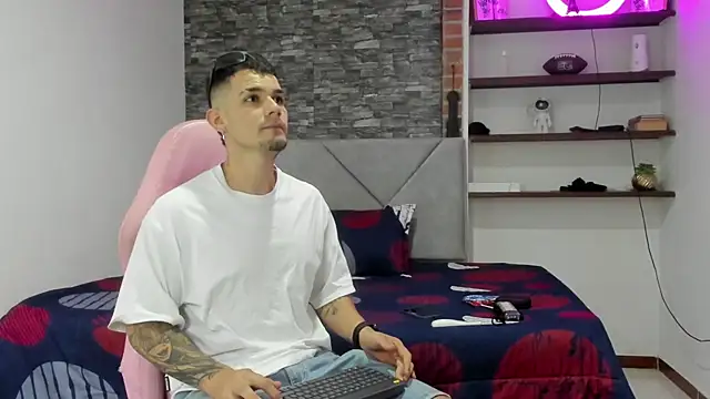 BooyHott  online show from 02-21-26, 07:37