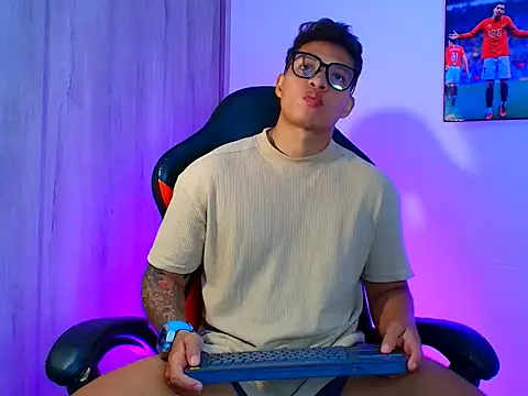 evan greey online show from 10-10-25, 03:05