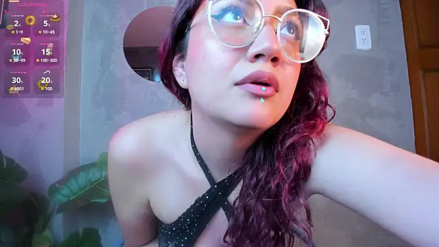 Snapshot of Samanthaa_dream chatting on 10-28-25, 04:05 Samanthaa dream online show from 10-28-25, 04:05
